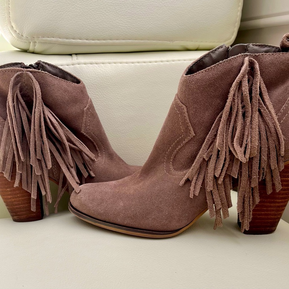 Fun Fringe Suede Steve Madden Ankle Boots, Ladies Size 7